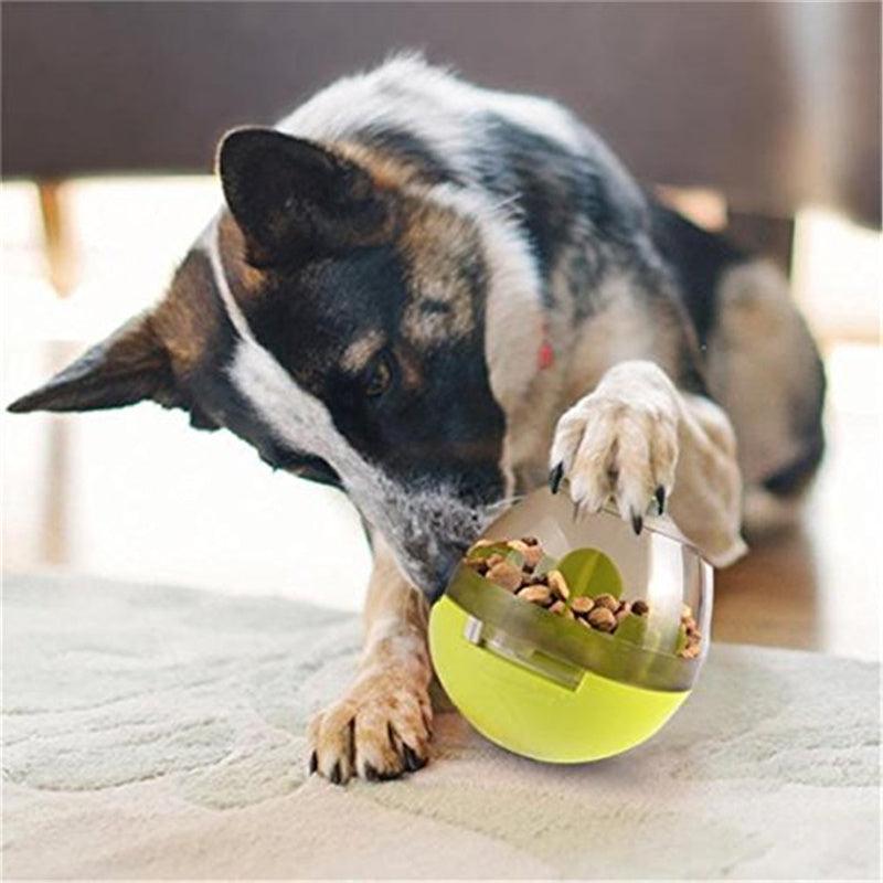 Juguete con forma de pelota que gotea comida para perros